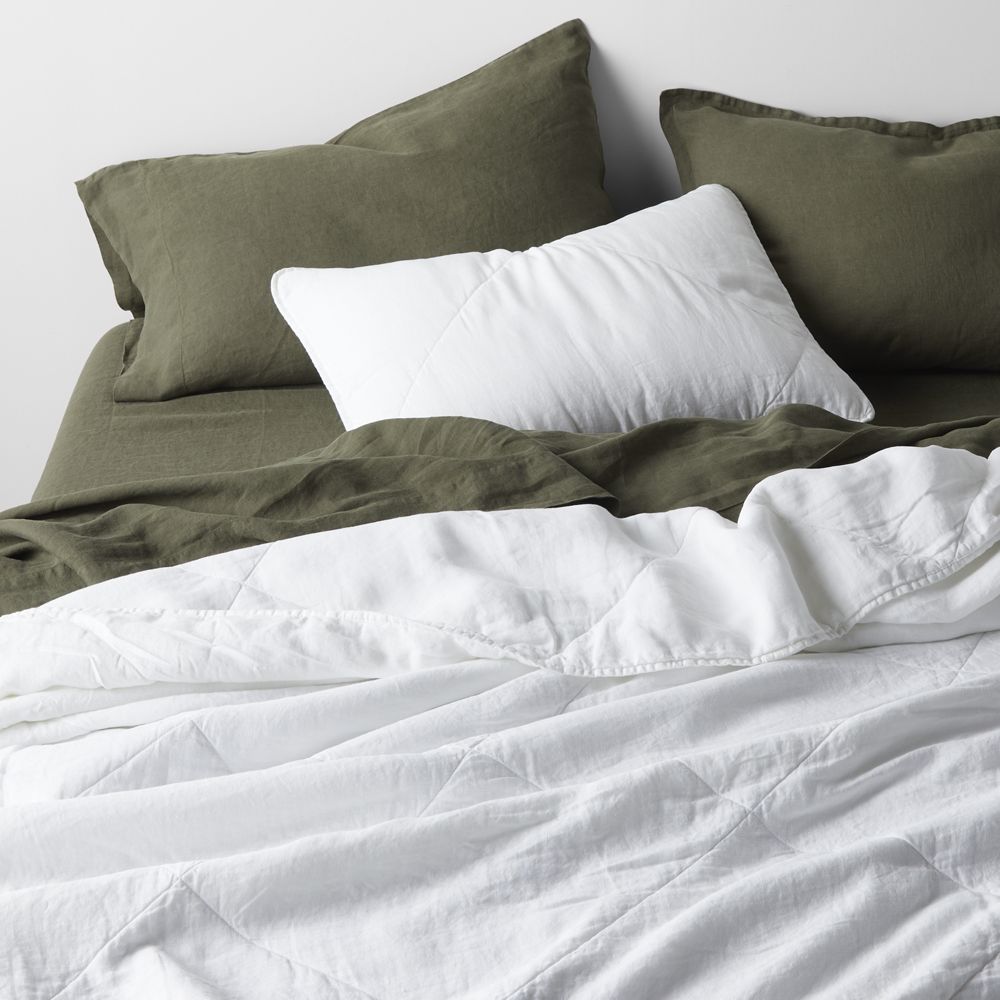 European Linen Crisp White Quilt