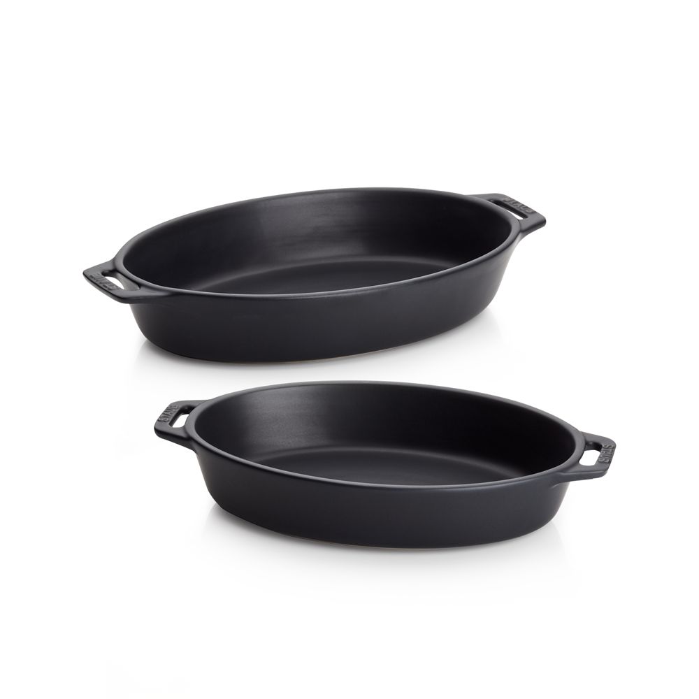 Alternative view of Staub Matte Black 2-Piece Oval Baker Set